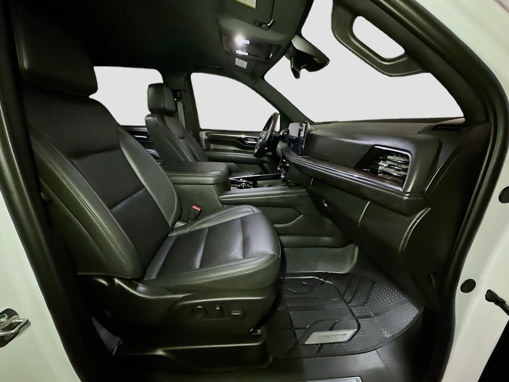 2025 Chevrolet Suburban LT