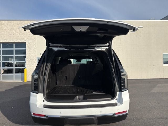 2025 Chevrolet Suburban LT