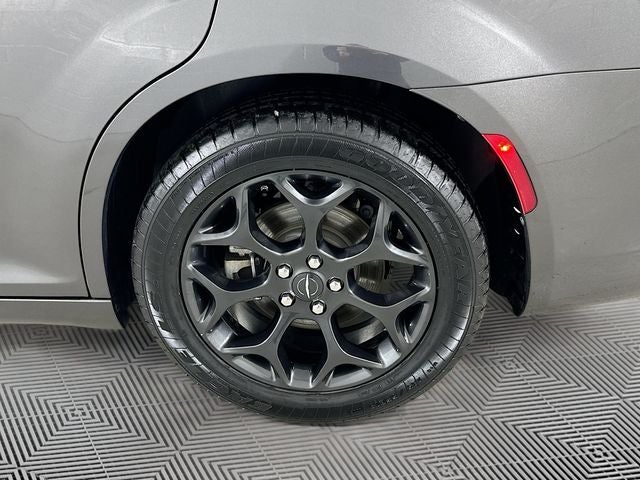 2022 Chrysler 300 Touring