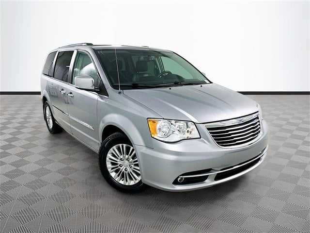 2015 Chrysler Town & Country Touring-L