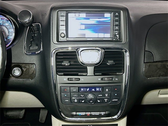 2015 Chrysler Town & Country Touring-L