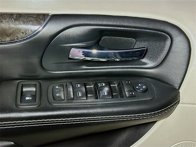 2015 Chrysler Town & Country Touring-L