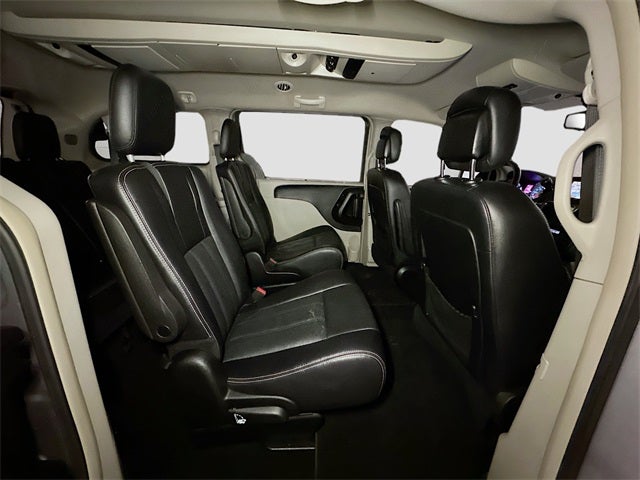 2015 Chrysler Town & Country Touring-L