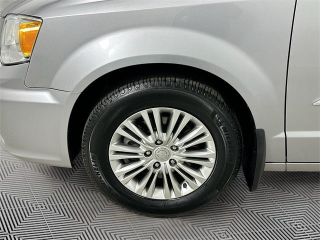 2015 Chrysler Town & Country Touring-L