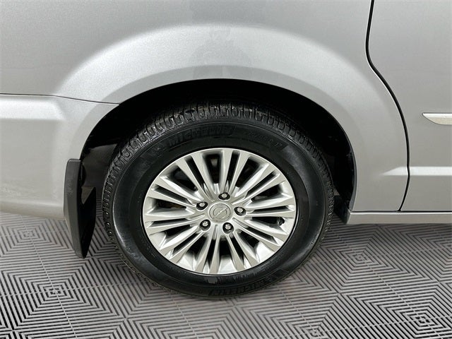 2015 Chrysler Town & Country Touring-L