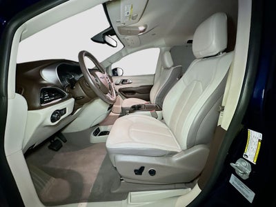 2017 Chrysler Pacifica Touring L Plus