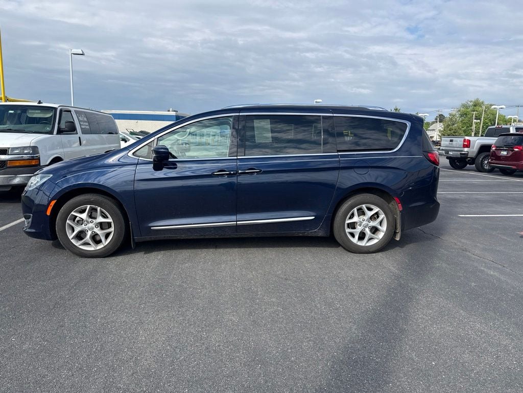 2017 Chrysler Pacifica Touring L Plus