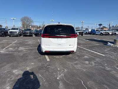 2024 Chrysler Pacifica Hybrid Select