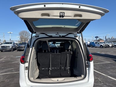 2024 Chrysler Pacifica Hybrid Select