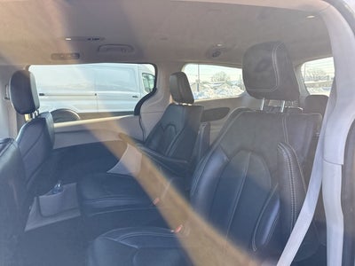 2024 Chrysler Pacifica Hybrid Select