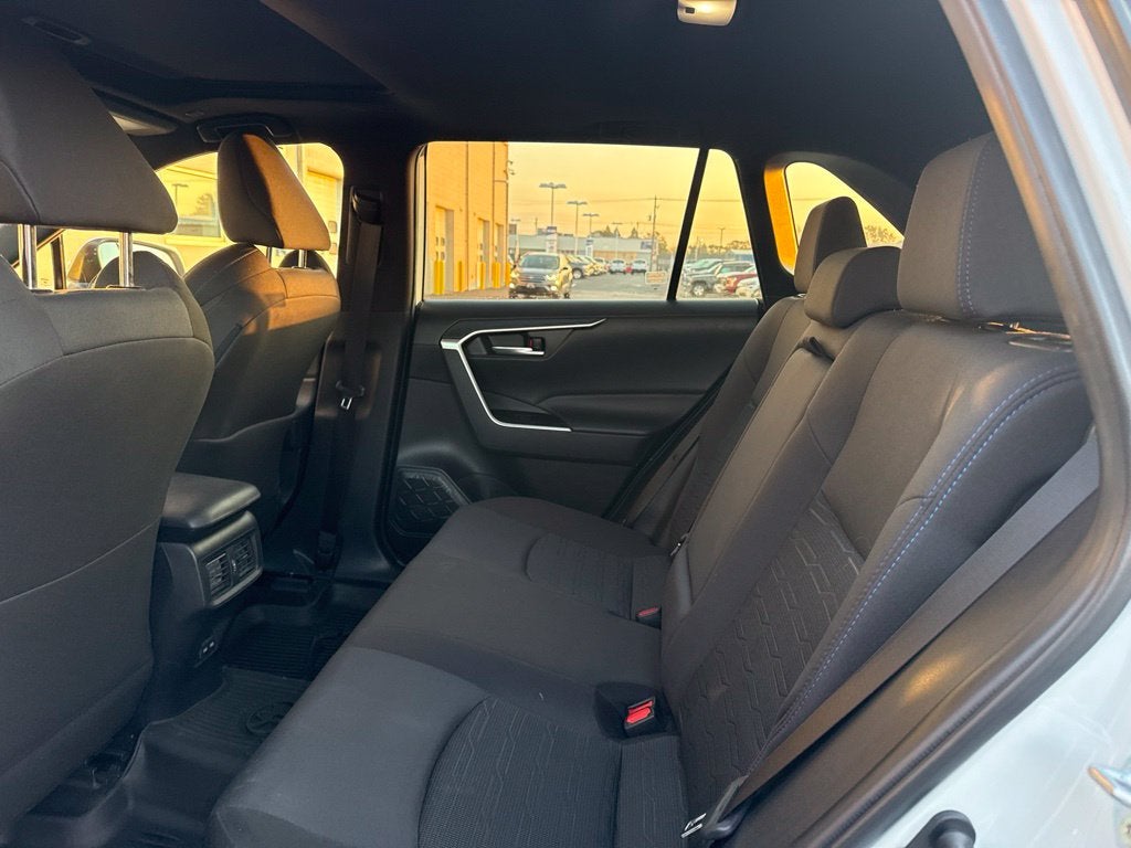2023 Toyota RAV4 Hybrid SE