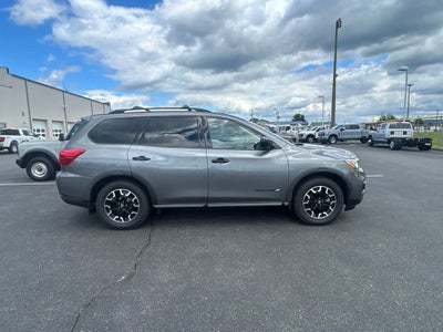 2020 Nissan Pathfinder SL