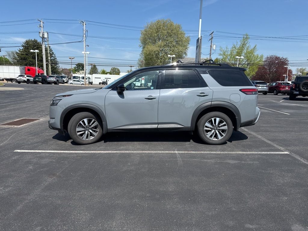 2023 Nissan Pathfinder SL