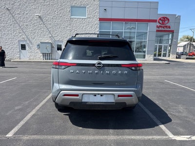 2023 Nissan Pathfinder SL
