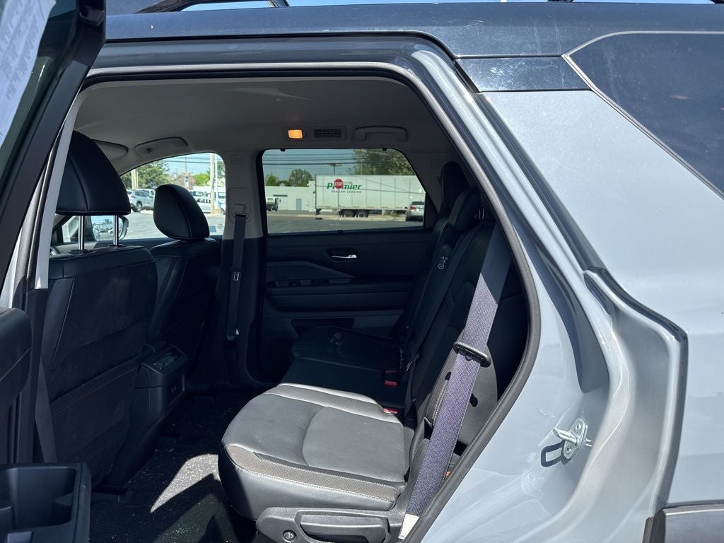 2023 Nissan Pathfinder SL