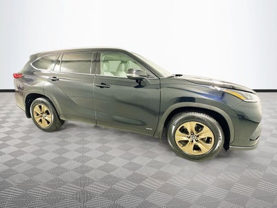 2022 Toyota Highlander Hybrid Bronze Edition