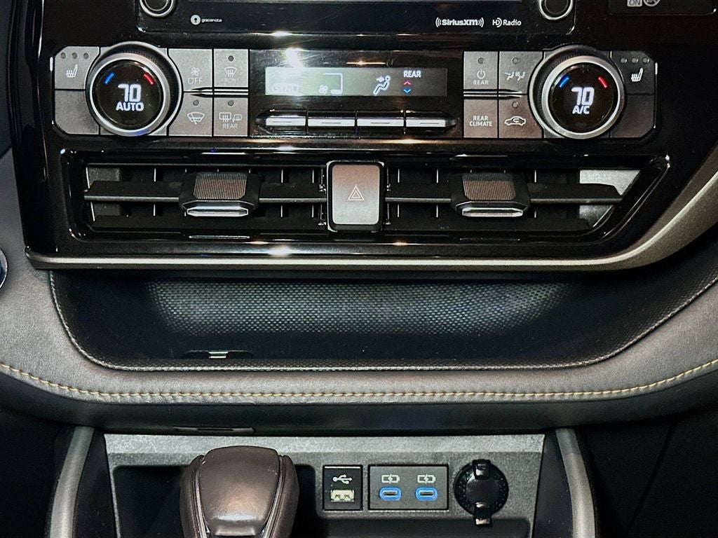 2022 Toyota Highlander Hybrid Bronze Edition