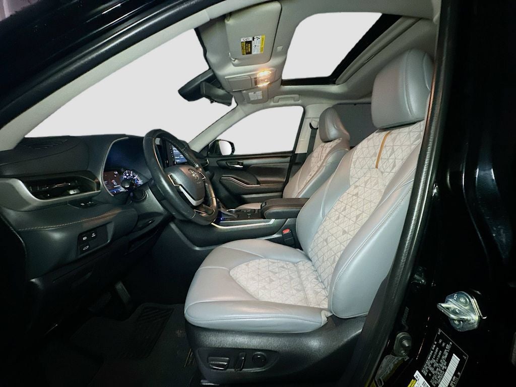 2022 Toyota Highlander Hybrid Bronze Edition