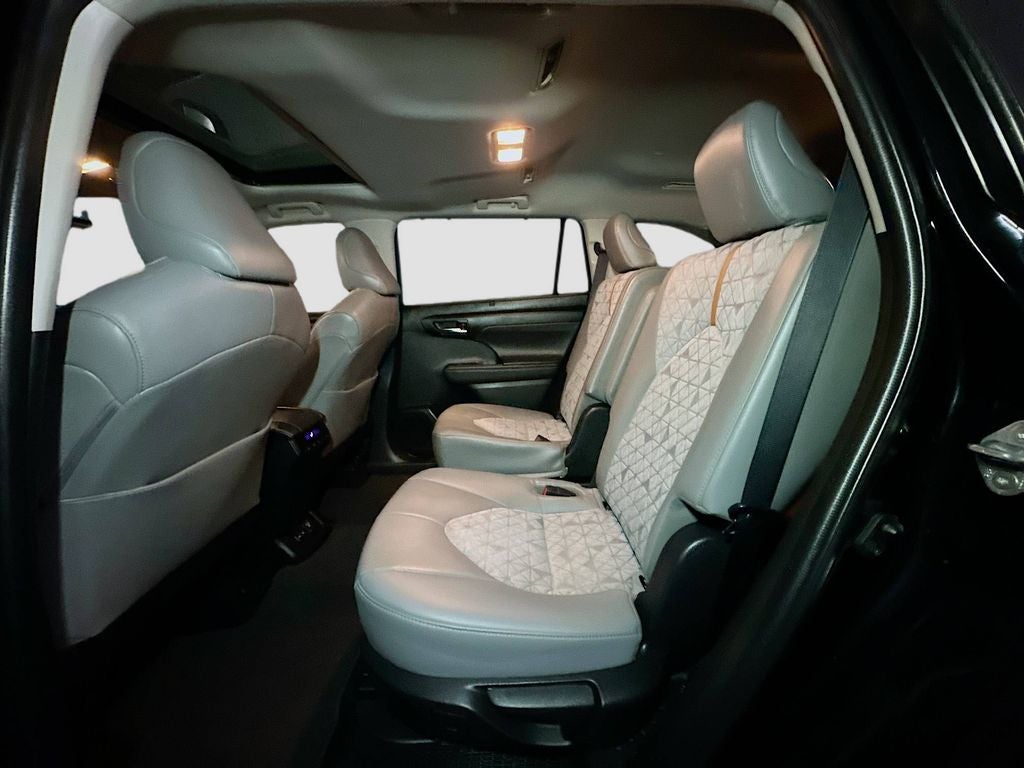 2022 Toyota Highlander Hybrid Bronze Edition