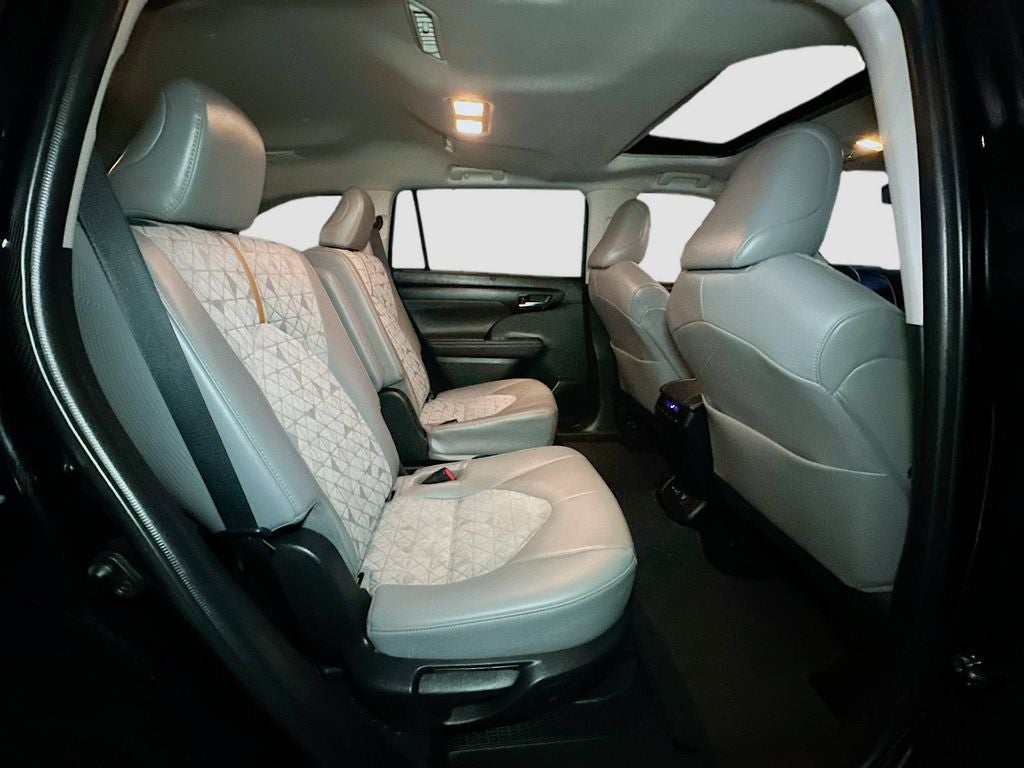 2022 Toyota Highlander Hybrid Bronze Edition