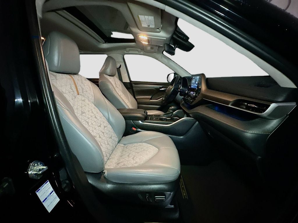 2022 Toyota Highlander Hybrid Bronze Edition