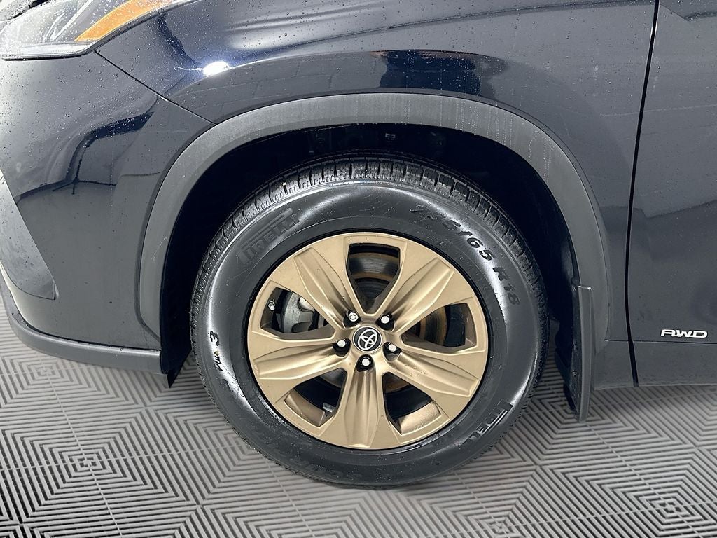2022 Toyota Highlander Hybrid Bronze Edition