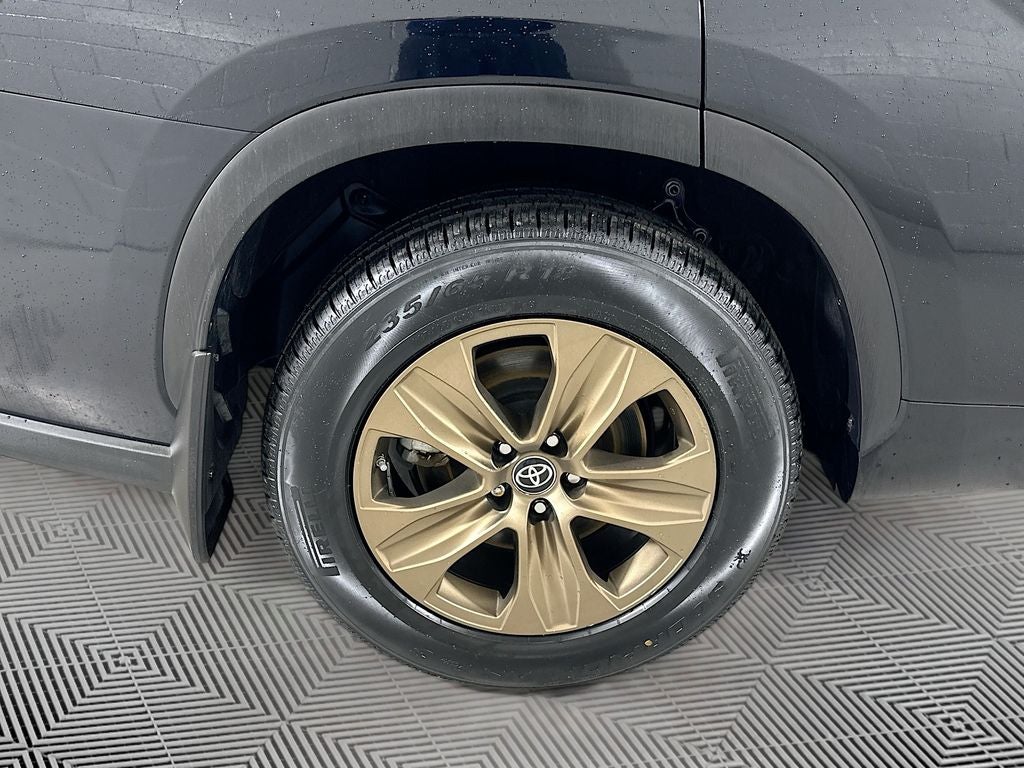 2022 Toyota Highlander Hybrid Bronze Edition