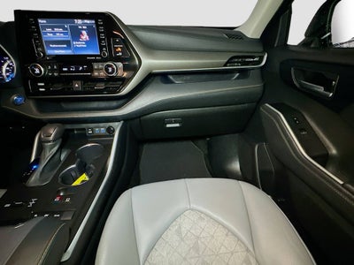2022 Toyota Highlander Hybrid Bronze Edition