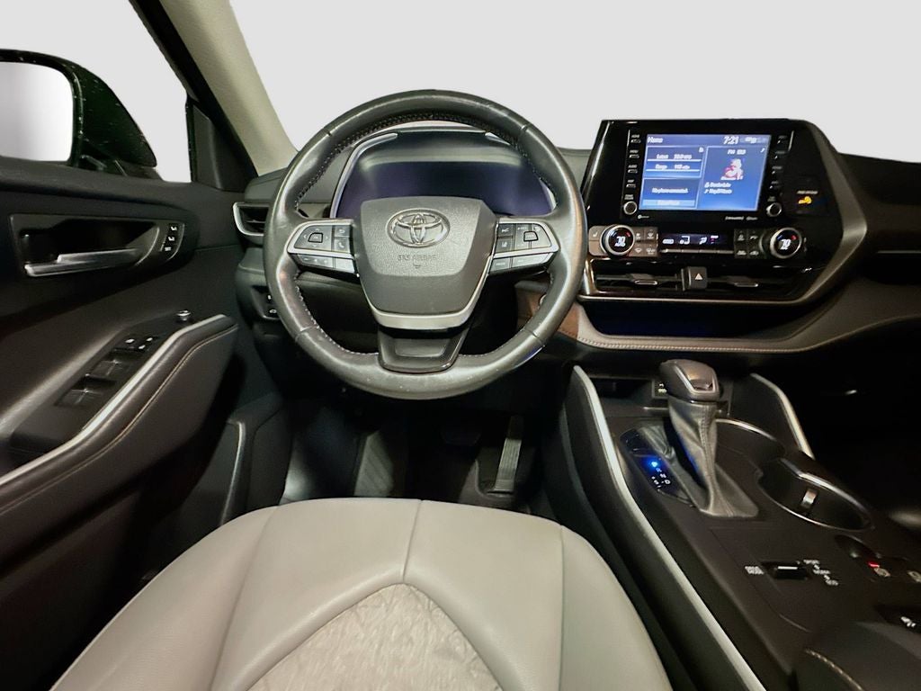 2022 Toyota Highlander Hybrid Bronze Edition