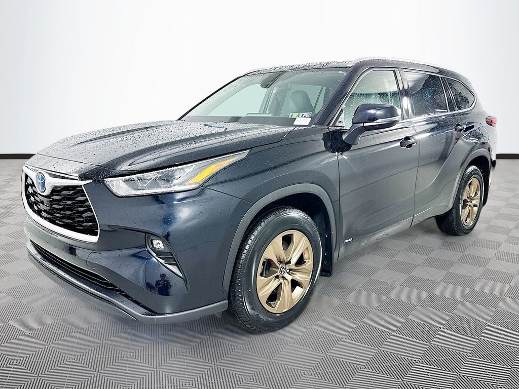 2022 Toyota Highlander Hybrid Bronze Edition