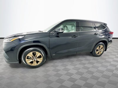 2022 Toyota Highlander Hybrid Bronze Edition