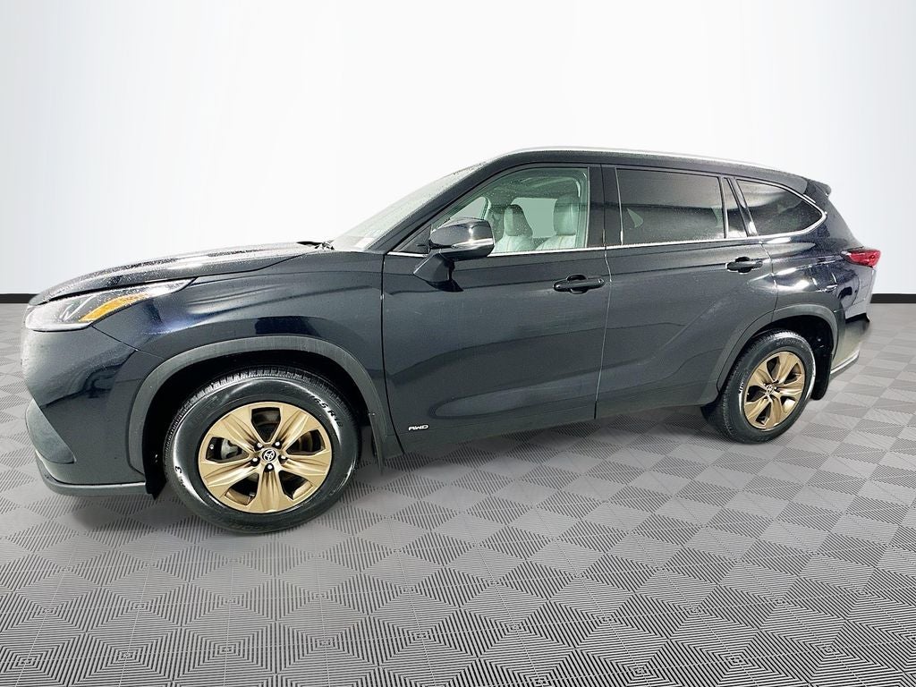 2022 Toyota Highlander Hybrid Bronze Edition