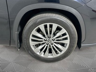2022 Toyota Highlander Platinum