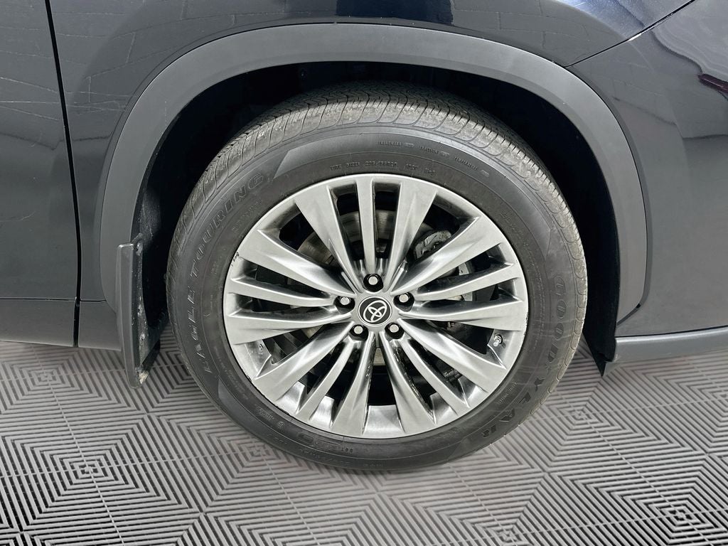 2022 Toyota Highlander Platinum
