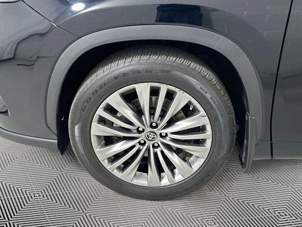 2022 Toyota Highlander Platinum