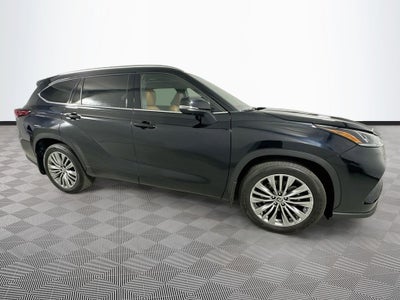 2022 Toyota Highlander Platinum