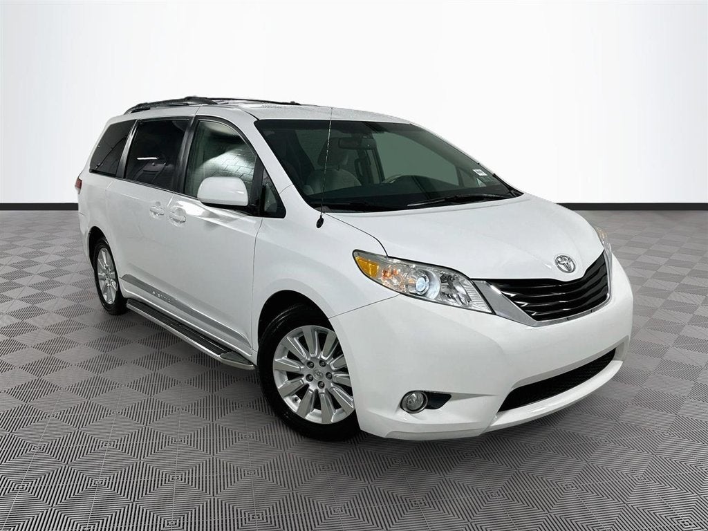 2013 Toyota Sienna LE 7 Passenger