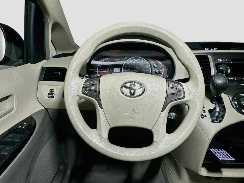 2013 Toyota Sienna LE 7 Passenger
