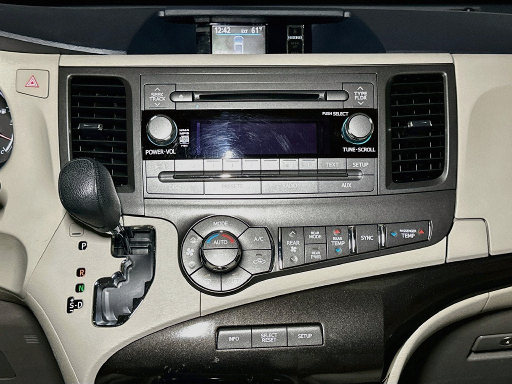2013 Toyota Sienna LE 7 Passenger