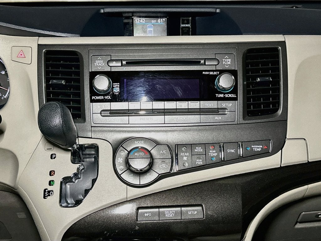 2013 Toyota Sienna LE 7 Passenger