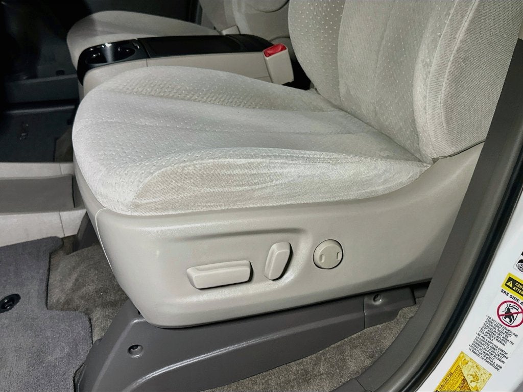 2013 Toyota Sienna LE 7 Passenger