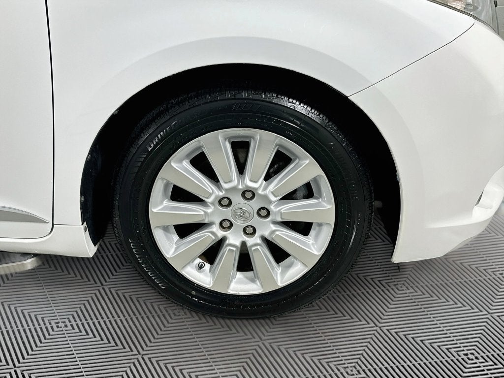 2013 Toyota Sienna LE 7 Passenger
