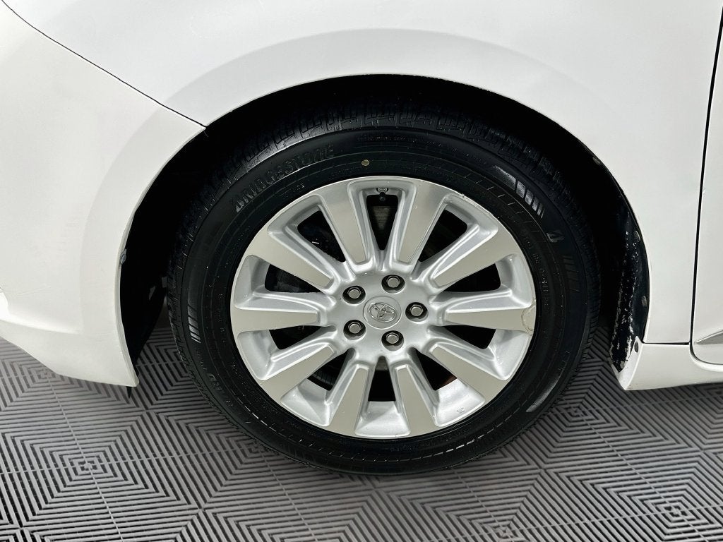2013 Toyota Sienna LE 7 Passenger
