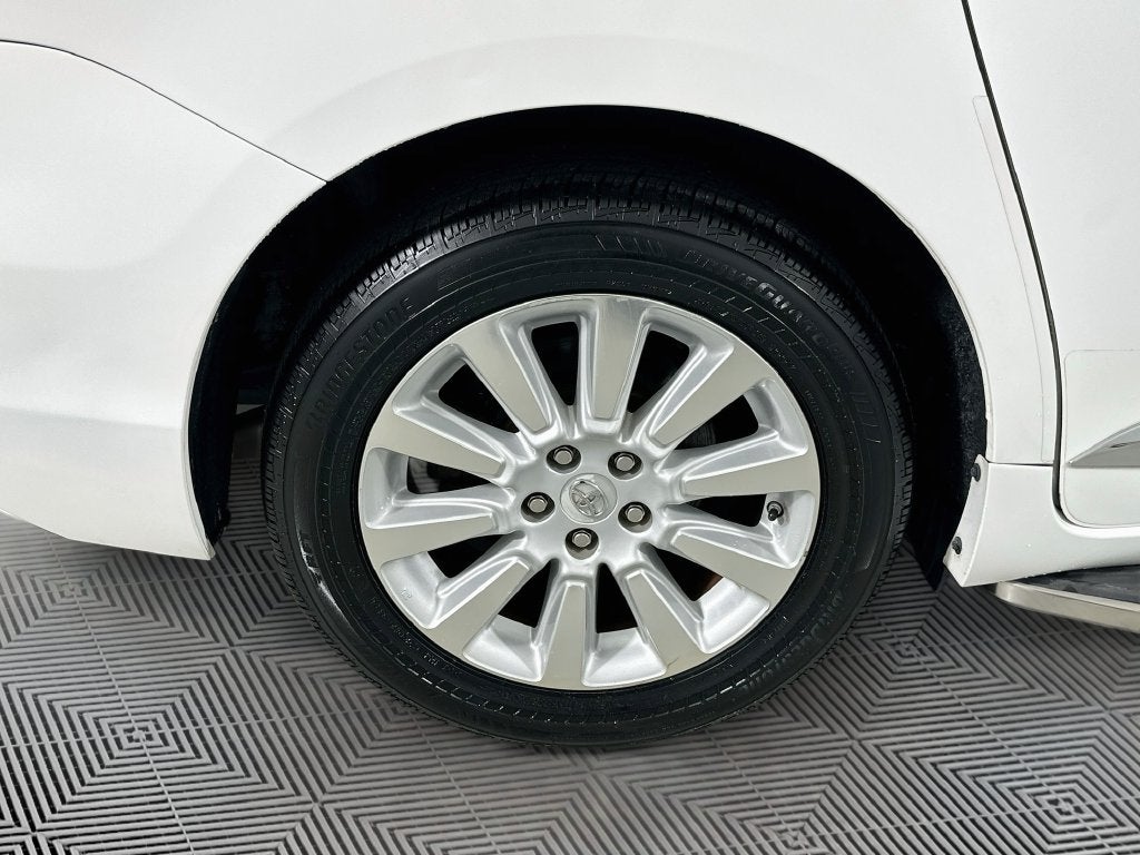 2013 Toyota Sienna LE 7 Passenger