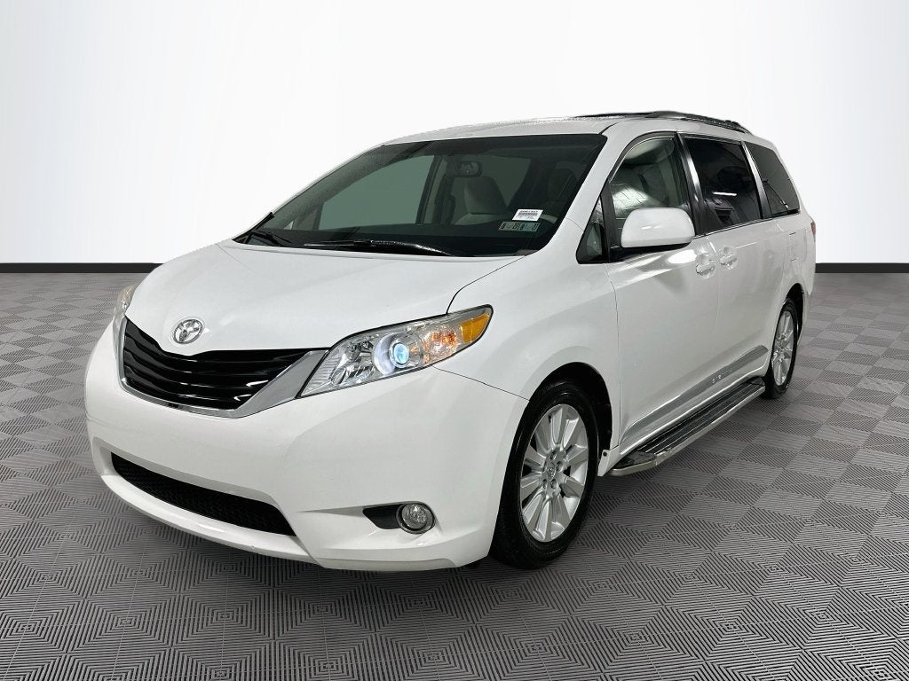 2013 Toyota Sienna LE 7 Passenger