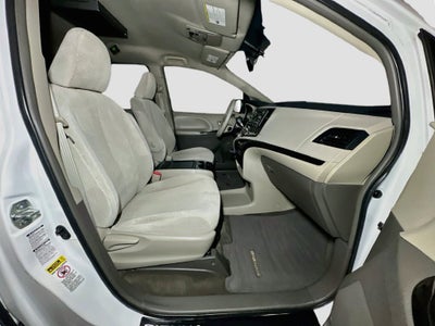 2013 Toyota Sienna LE 7 Passenger