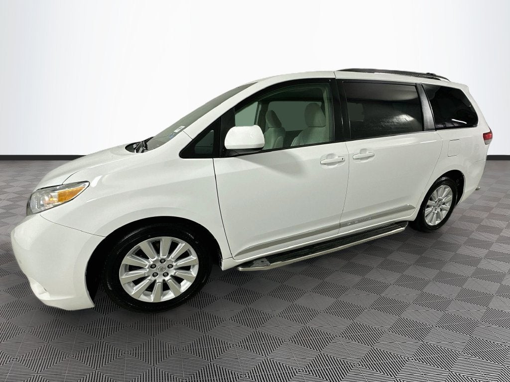 2013 Toyota Sienna LE 7 Passenger