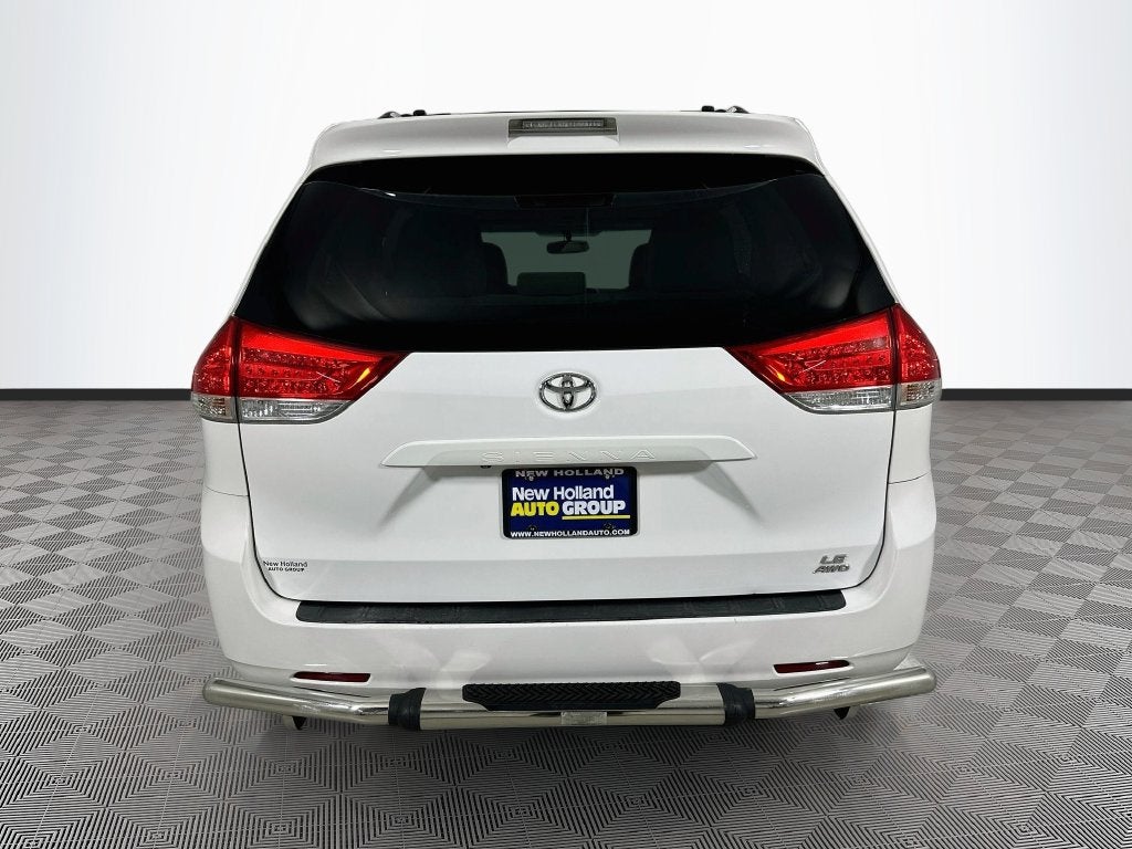 2013 Toyota Sienna LE 7 Passenger