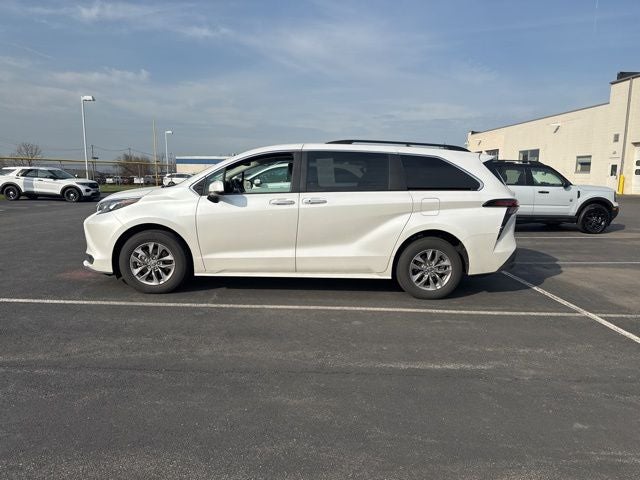2025 Toyota Sienna XLE 8 Passenger