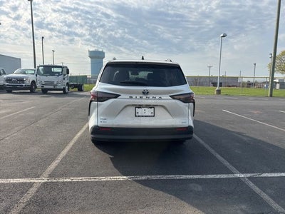 2025 Toyota Sienna XLE 8 Passenger